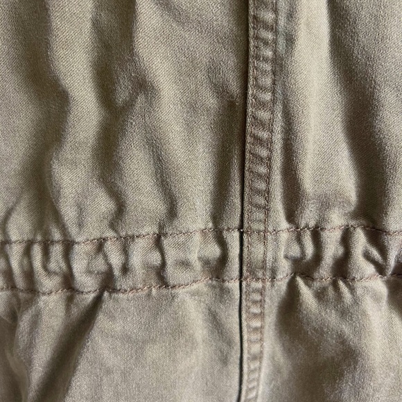 Talia Sleeveless Military Green Cargo Jacket With Drawstring Waist - Picture 6 of 9